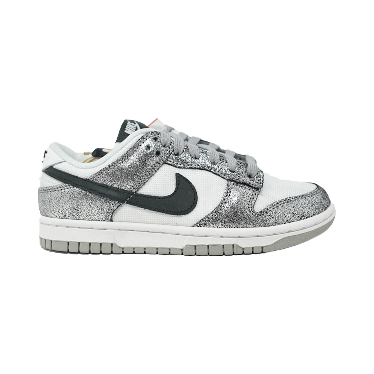 WMNS NIKE DUNK LOW METALLIC WHITE "GOLDEN GALS"